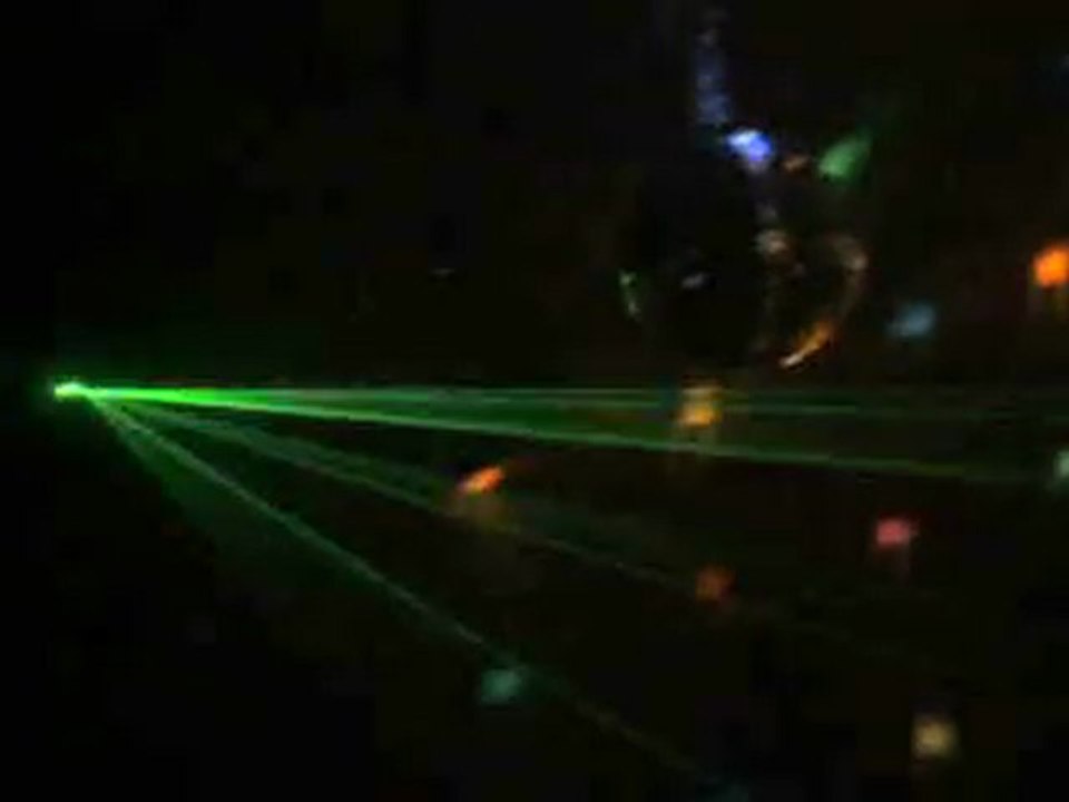 laser vert sur boule à facette