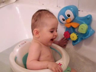 lou-ann et luka dans le bain