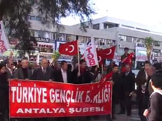 Antalya'da TGB ve ADD Gençlik Kolları Devrim Şehitlerini And