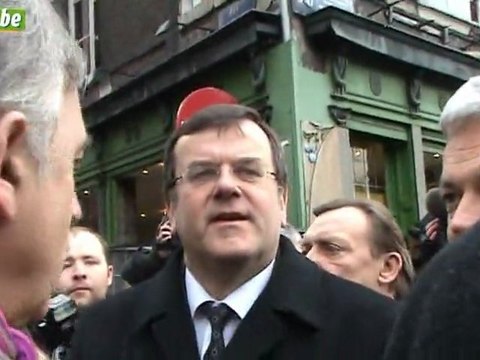 Actu24 - Explosion à Liège - visite du Premier Yves Leterme