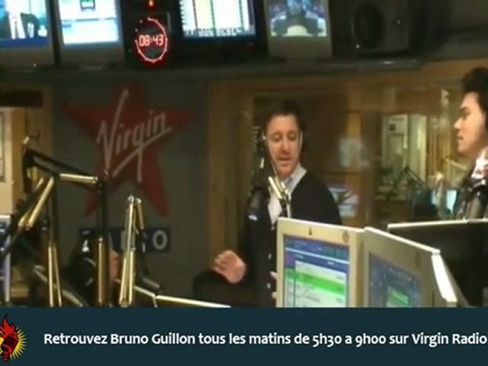 La chorale de "personnes de petite taille" devant l'elysée