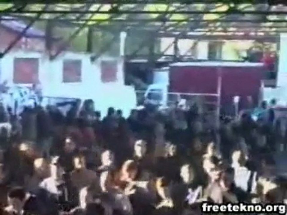 free party dz6tem vs troubles fête paris 2001