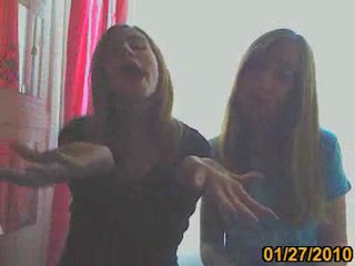 eva et iris en plein délire sur barbie girl