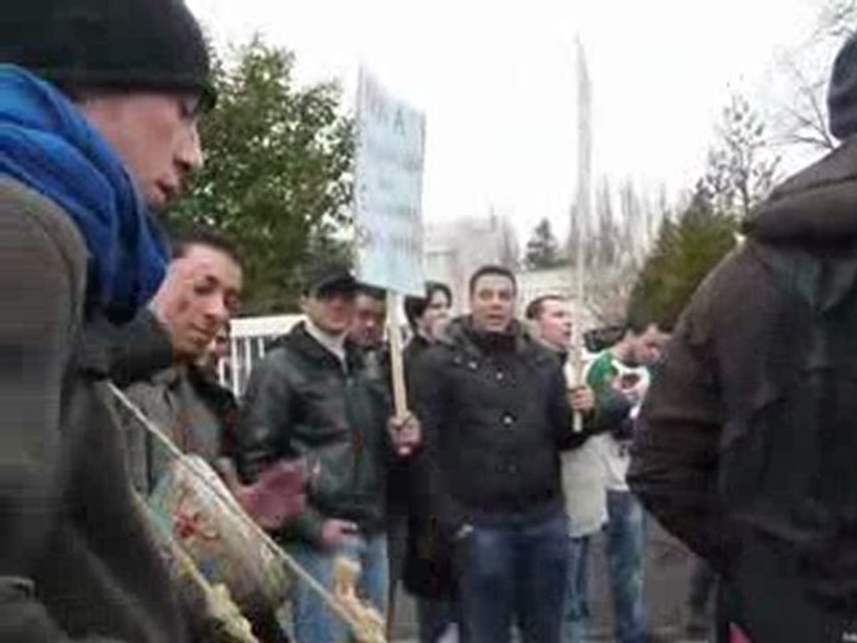 Sitting devant le CRA de Palaiseau pour Achraf