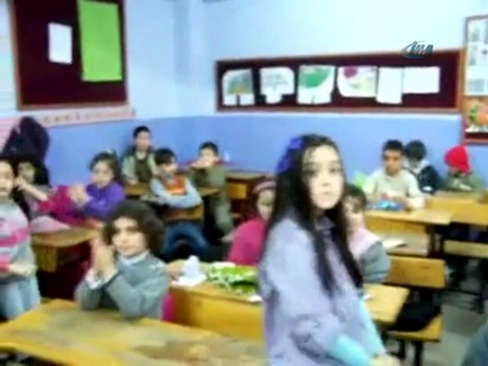 Minik Sınıf Başkanı Ve Yardımcısının İlginç İsyanı