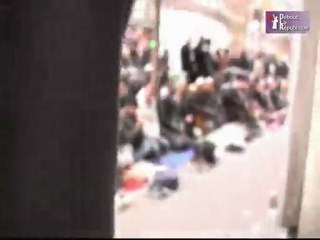 Aggressé par des musulmans faisant la prière dans la rue