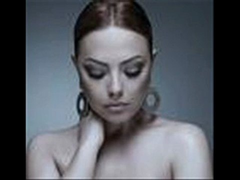 Ebru GÜNDEŞ ...Sabahlar Uzak