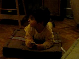 Noa mange, fait calin, dort, on sait plus trop..