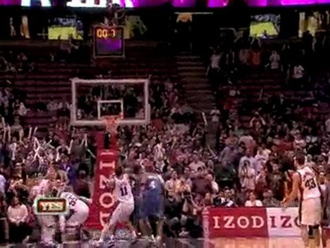 Earl Boykins hits the shot with 0.4 seconds left on the cloc