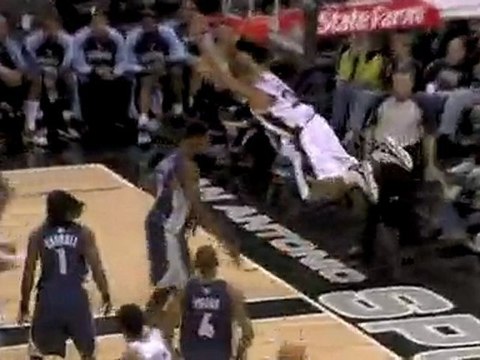 Manu Ginobili finds George Hill streaking down the middle of