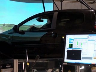 Un simulateur dynamique de conduite à l'institut image