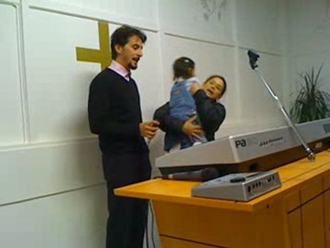 Le serviteur ALAIN et sa compagne chantent pour DIEU