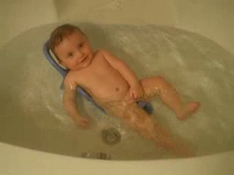 Adriano prend son bain (2)