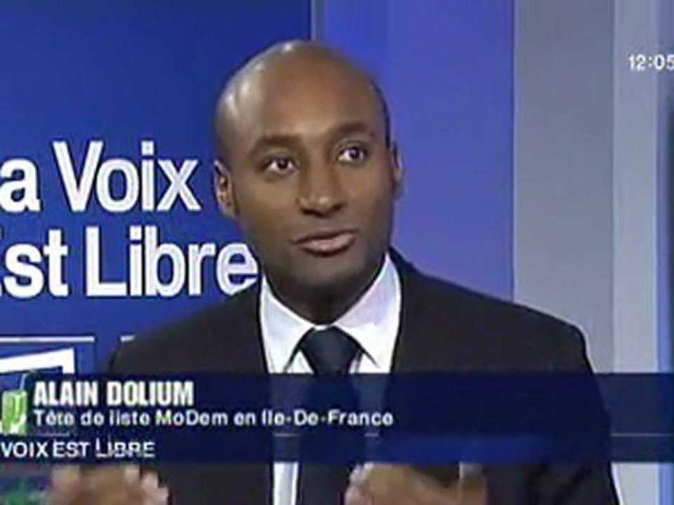 Alain Dolium dans l'émission "La voix est libre"
