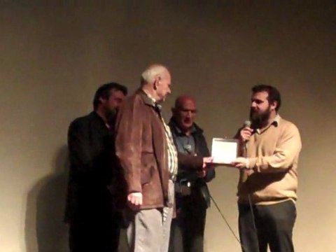 Βραβευση σκηνοθετη ταινιων του Γκουσγκουνη