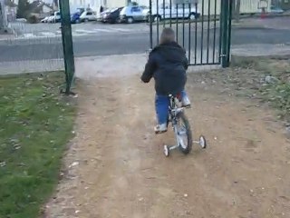 Axel en vélo