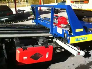 Grúa con carrocería especial asistencia autocaravanas...