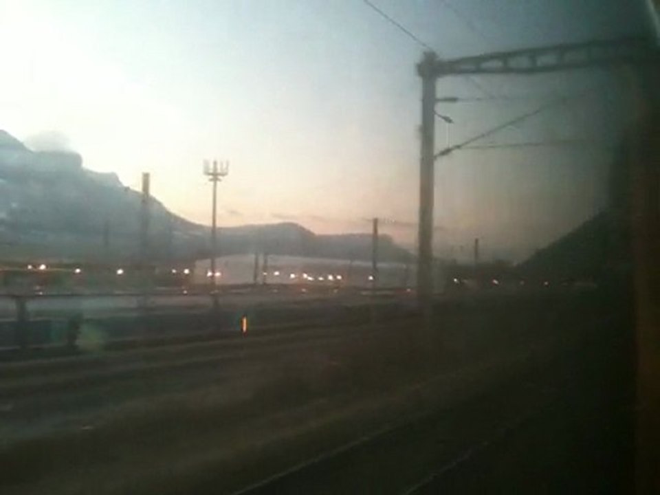 Départ de Grenoble d'un TER à destination de Dijon Ville