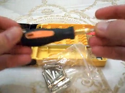 Tool Set With 32 Bits To Take Apart Blackberry Pearl ...