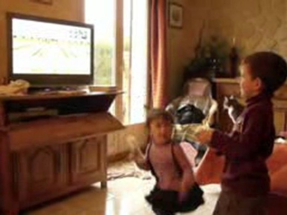 Partie de Wii pour l'anniversaire de Mamie Sylvia.m4v