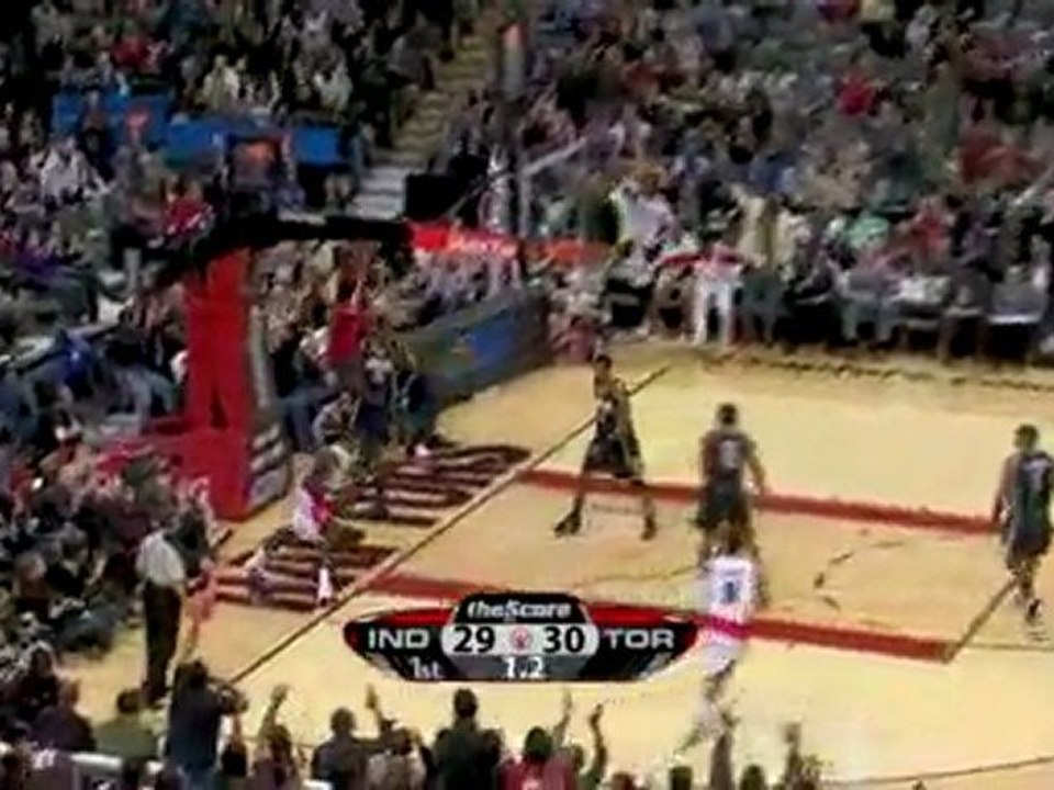 Jose Calderon throws the alley-oop to Amir Johnson for the s