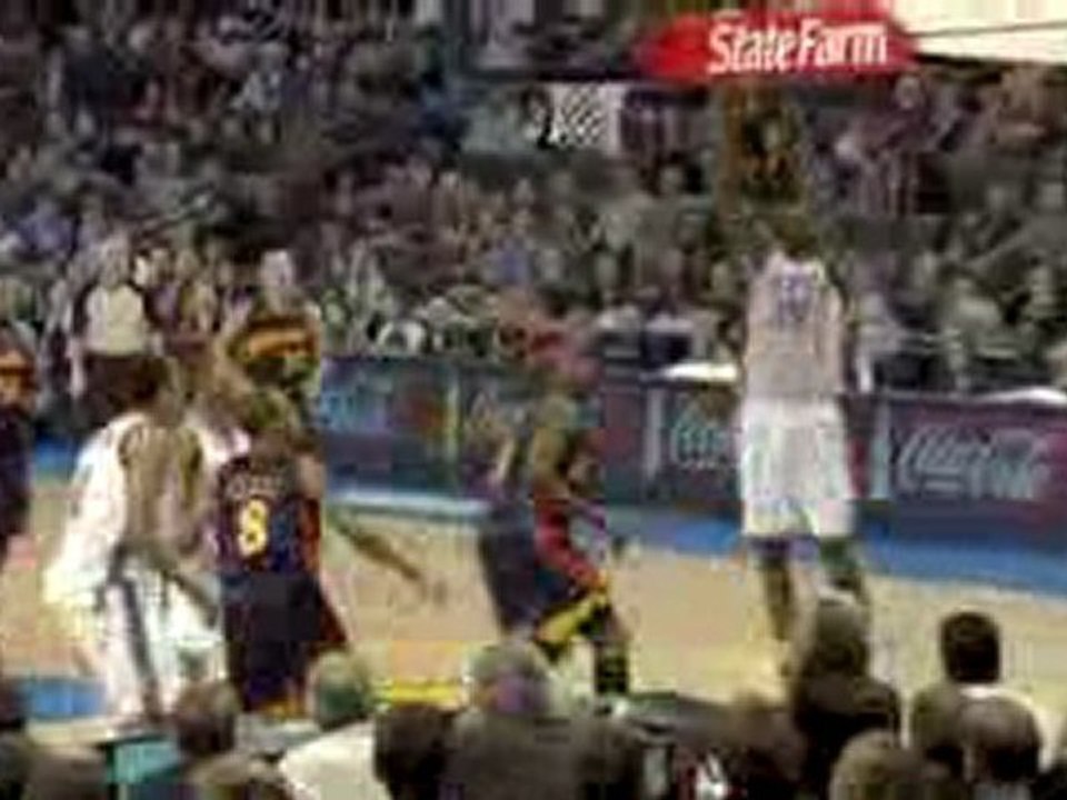 Kevin Durant and Russell Westbrook run the break to perfecti