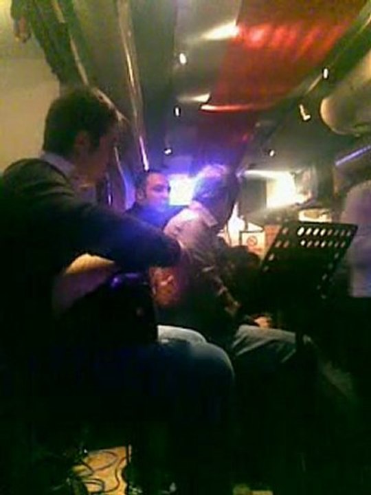 Yüreğimin Başı Yangın Yeridir - Özgür Arslan