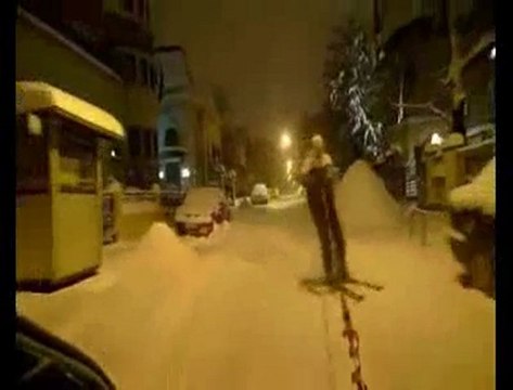 Une balade à ski dans les rues de Bucarest