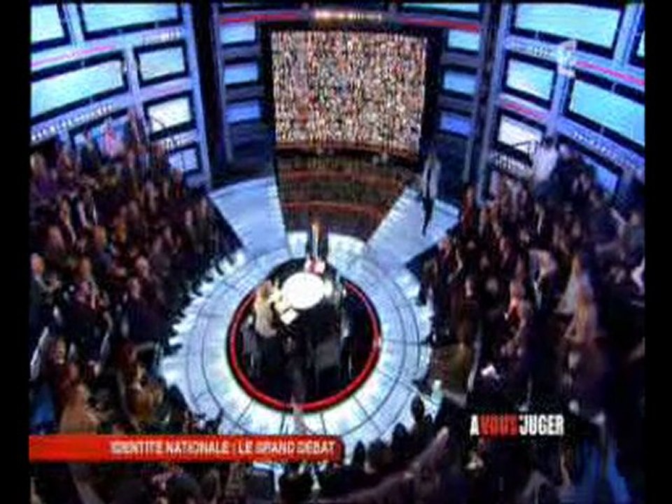 A vous de juger : Peillon pose un lapin à Arlette Chabot