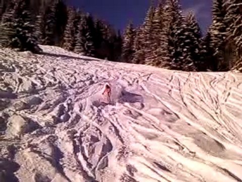 Julietta en freeride à la Clusaz