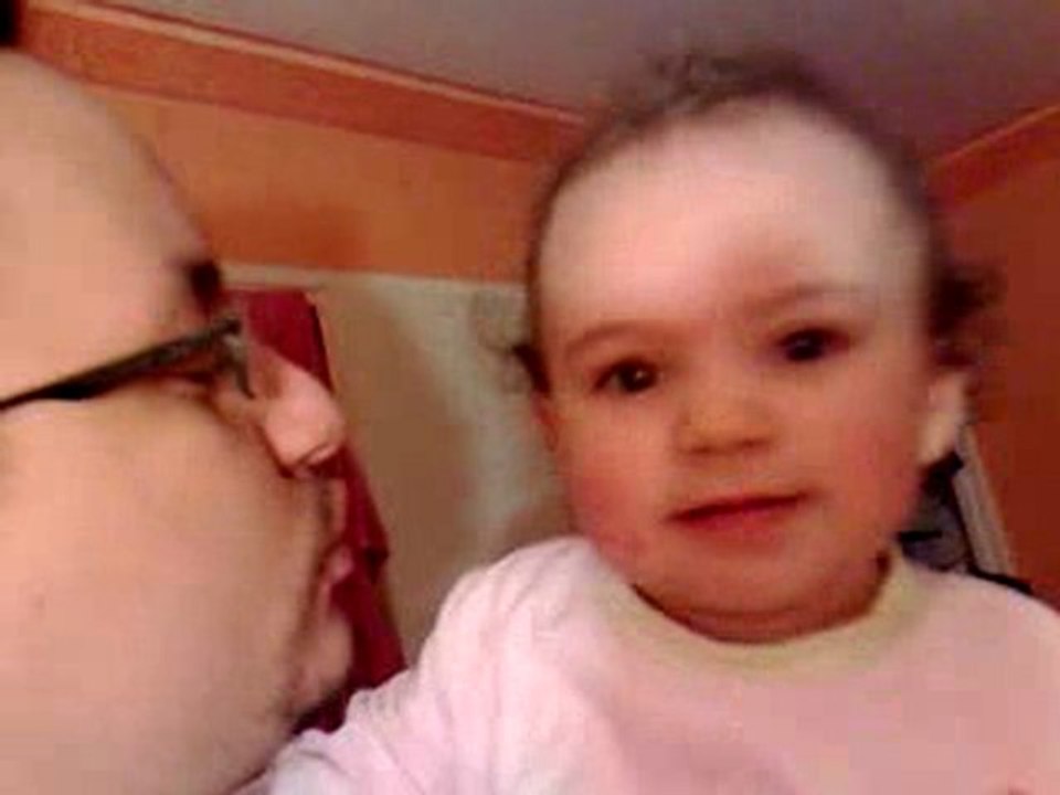 bisou maman mais pas bisou papa mais pourquoi ????