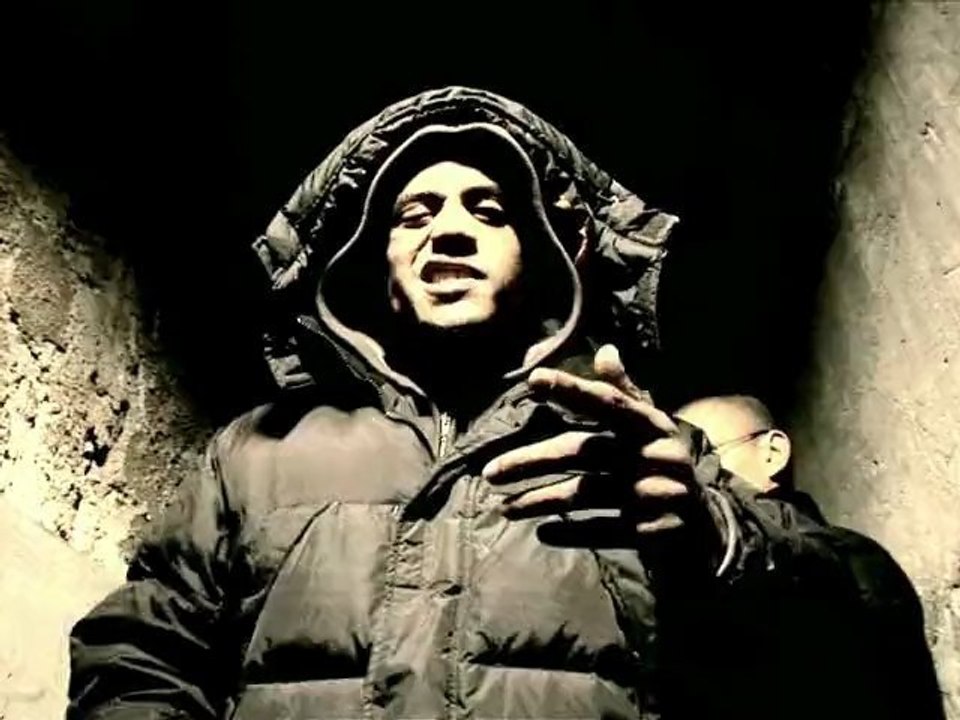 Ynnek la lune Clip