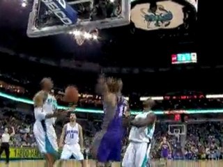 Robin Lopez gathers the offensive board and puts it back in