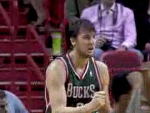 Andrew Bogut scores 22 points and grabs 11 boards to lead th