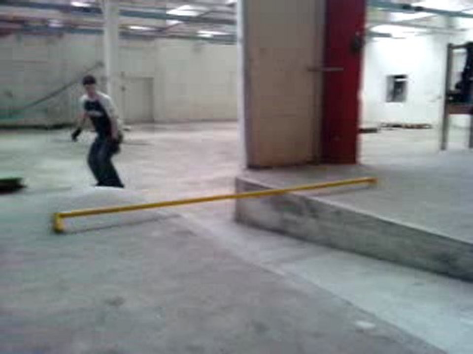 hippie jump de wanwan par dessus une barre