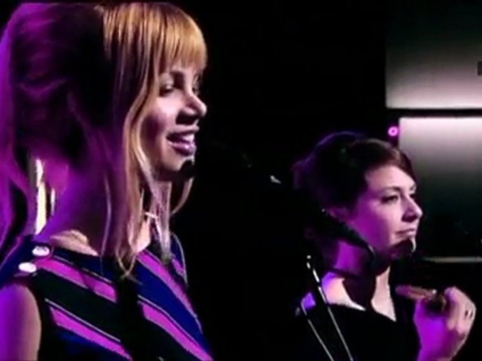 Nouvelle Vague - Road To Nowhere (Live Nyhetsmorgon 2009)