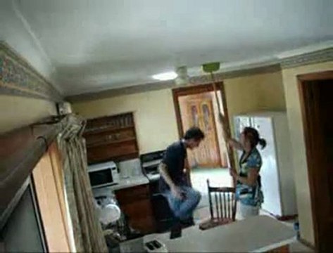 Régis fait une bonne blague à sa copine