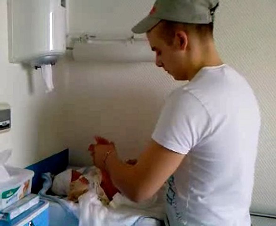 pepette a la materniter et papa qui change le pete
