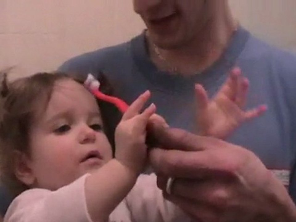 Rachel se lave les dents !