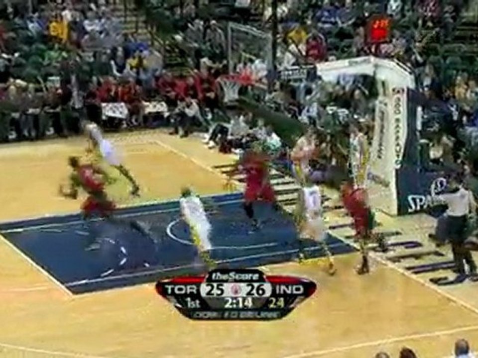 Belinelli goes right at the defense once again and gets the