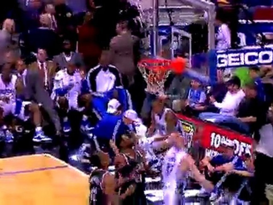 Vince Carter records his first double-double of the season a