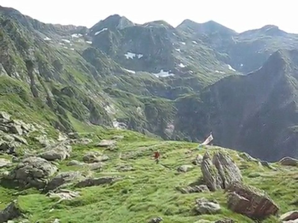 LA VIE AUTOUR DU REFUGE DES ESTAGNOUS (Ariège Pyrénées)