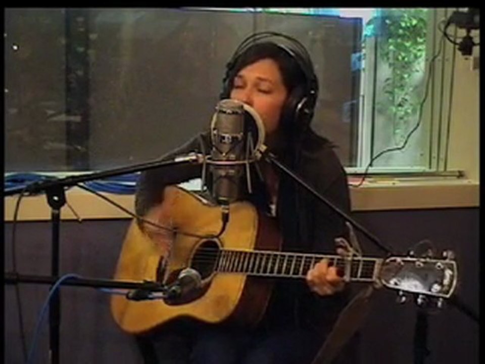 Meiko Performs "Under My Bed" Live!