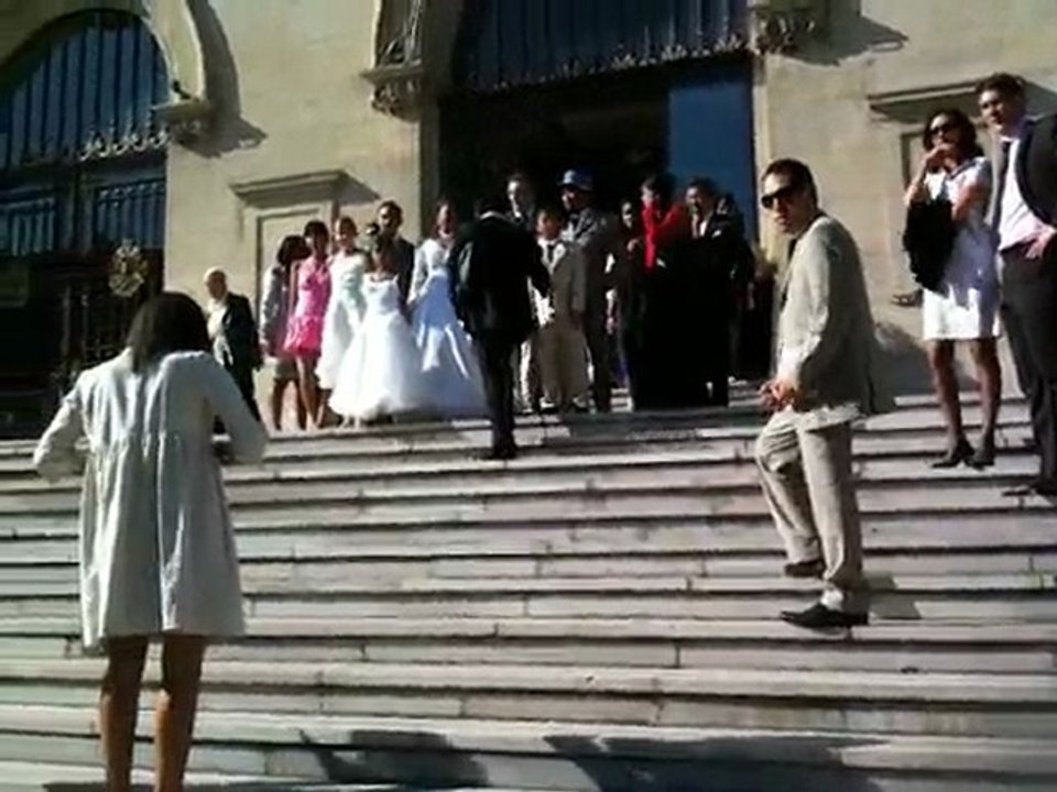 Photo de famille sur le parvis de l'Hôtel de Ville
