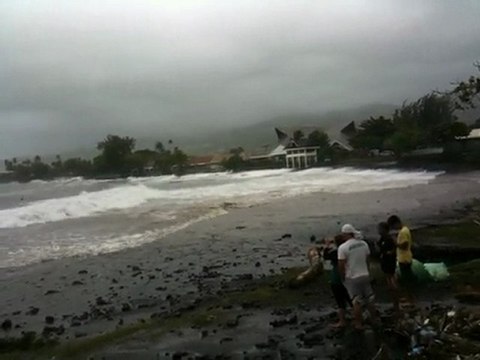 03/02/2010 Surf à Taunoa avant l'arrivée du cyclone Oli