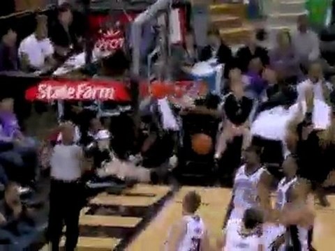 Manu Ginobili splits the Kings defense and drives the paint