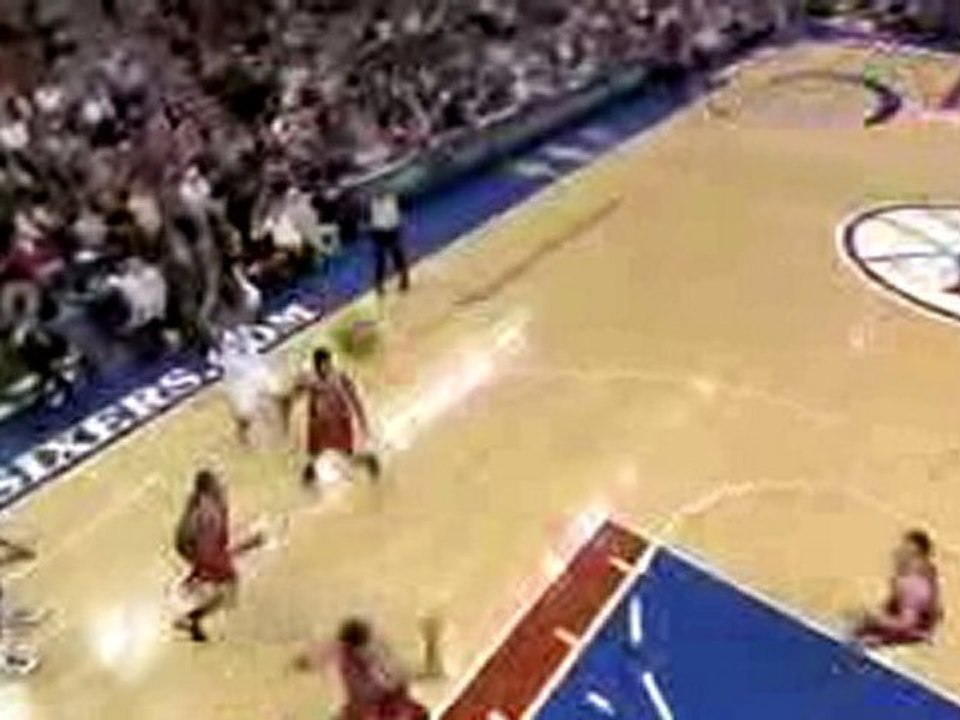 Andre Iguodala throws the lob to Thaddeus Young for the dunk