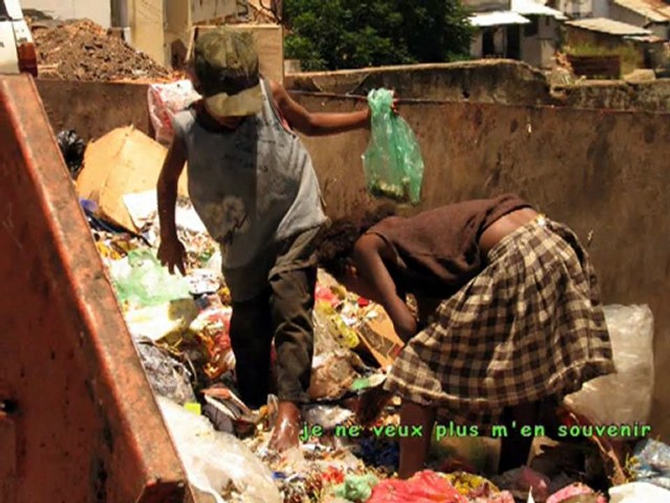 Madagascar, dans les rues d'Antananarivo, "Les 4 mi"