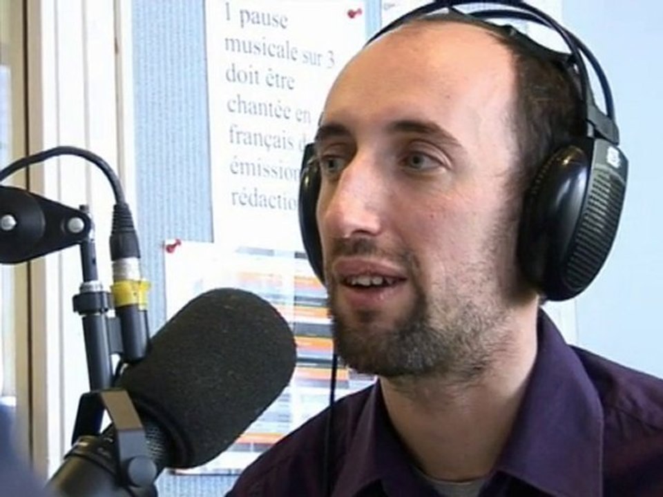 Le microscope et la blouse... La radio passe à la télé !