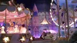 It's A Small World Celebration (Version Noël) - Disneyland